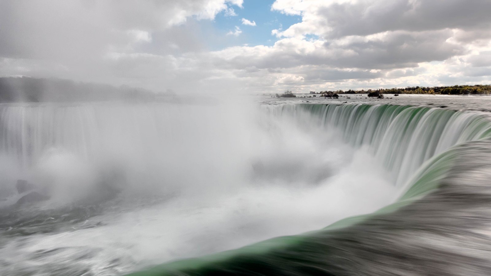 Black Car Service from Toronto to Niagara Falls: What the Ride Is Really Like